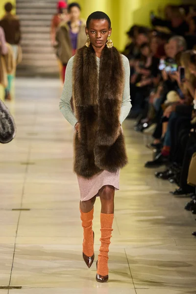 Look 27